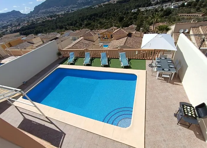 Noemi, Con Piscina Privada 4*