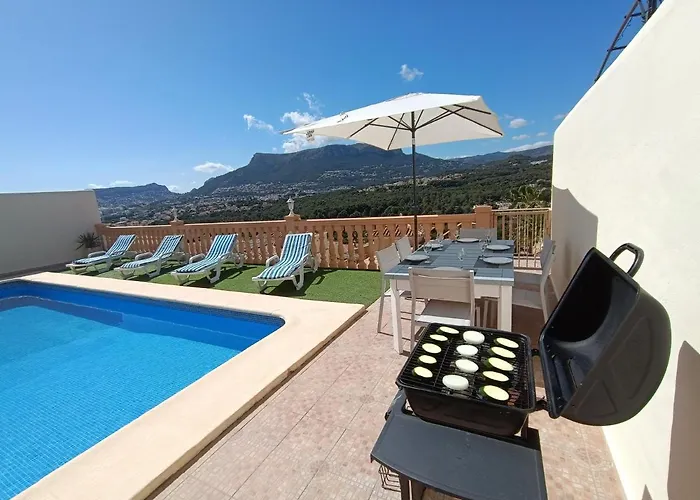 Noemi, Con Piscina Privada 4*